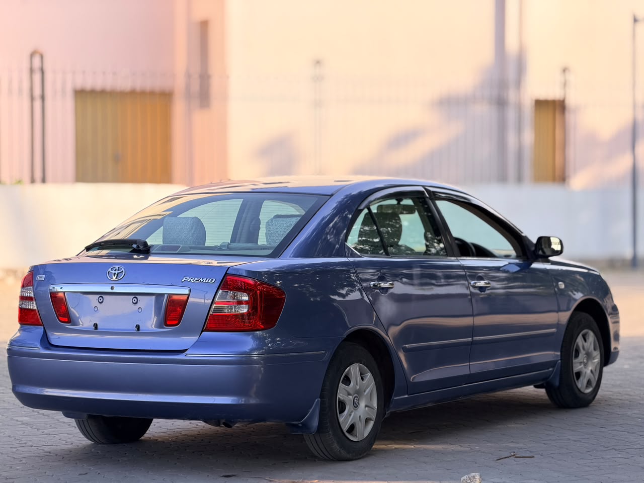 TOYOTA PREMIO F thumbnail 2